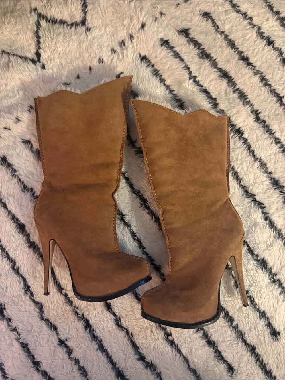 Y2K 2000’s TAN SUEDE HEEL FUR BOOTS